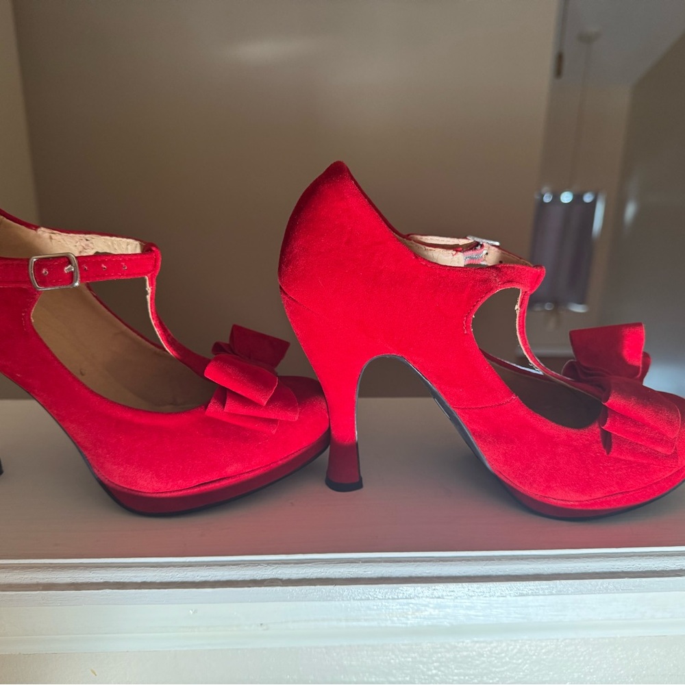 Dolce Vita Red Bow Heels - Picture 2 of 5